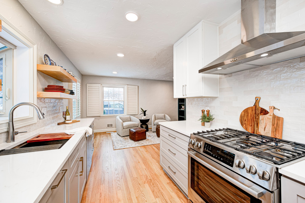 Example of a transitional kitchen design in Indianapolis
