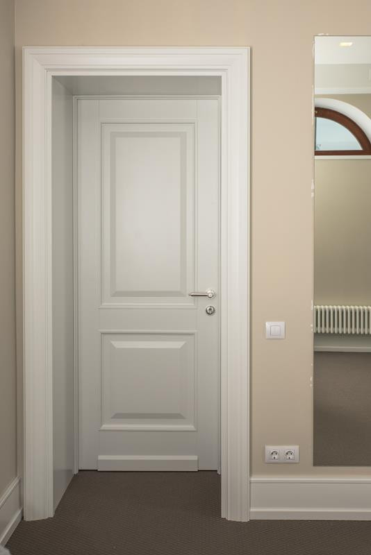 Столярные изделия в коттедж : лестницы, мебель, двери и тд.