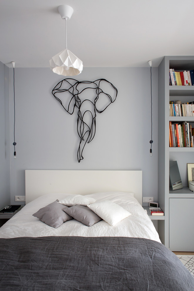 Photo of a mid-sized contemporary master bedroom in Paris with grey walls and no fireplace.