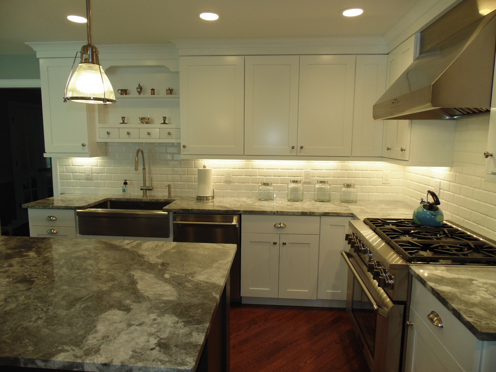 Kitchen - transitional kitchen idea