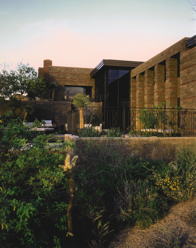 Design ideas for a contemporary exterior in Phoenix.