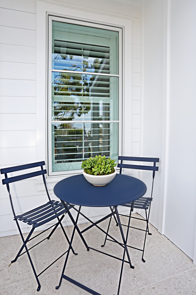 Transitional home design photo in Orange County