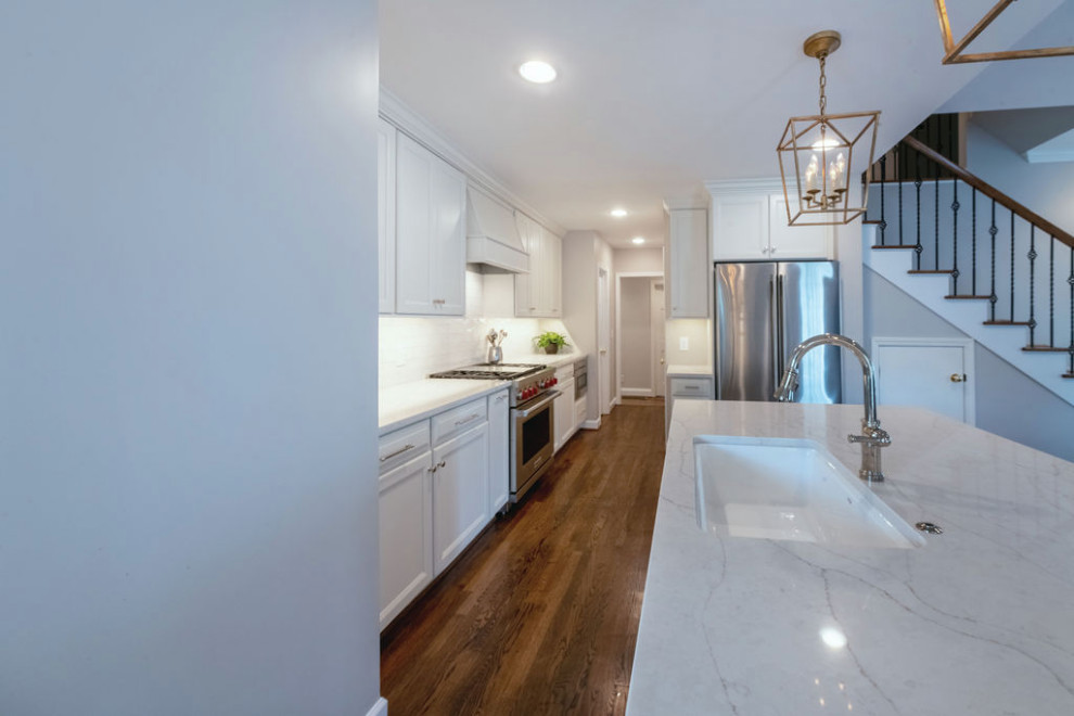 Kitchen - transitional kitchen idea in Birmingham