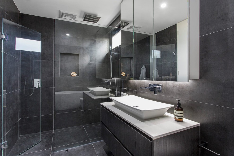 Design ideas for a midcentury bathroom in Melbourne.