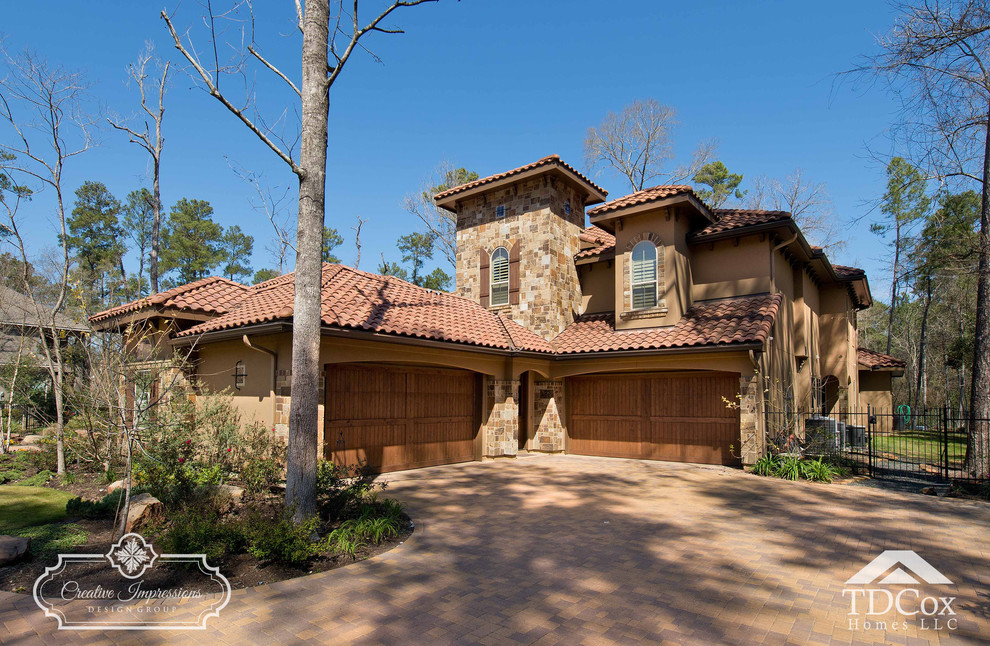 Rustic exterior home idea in Houston
