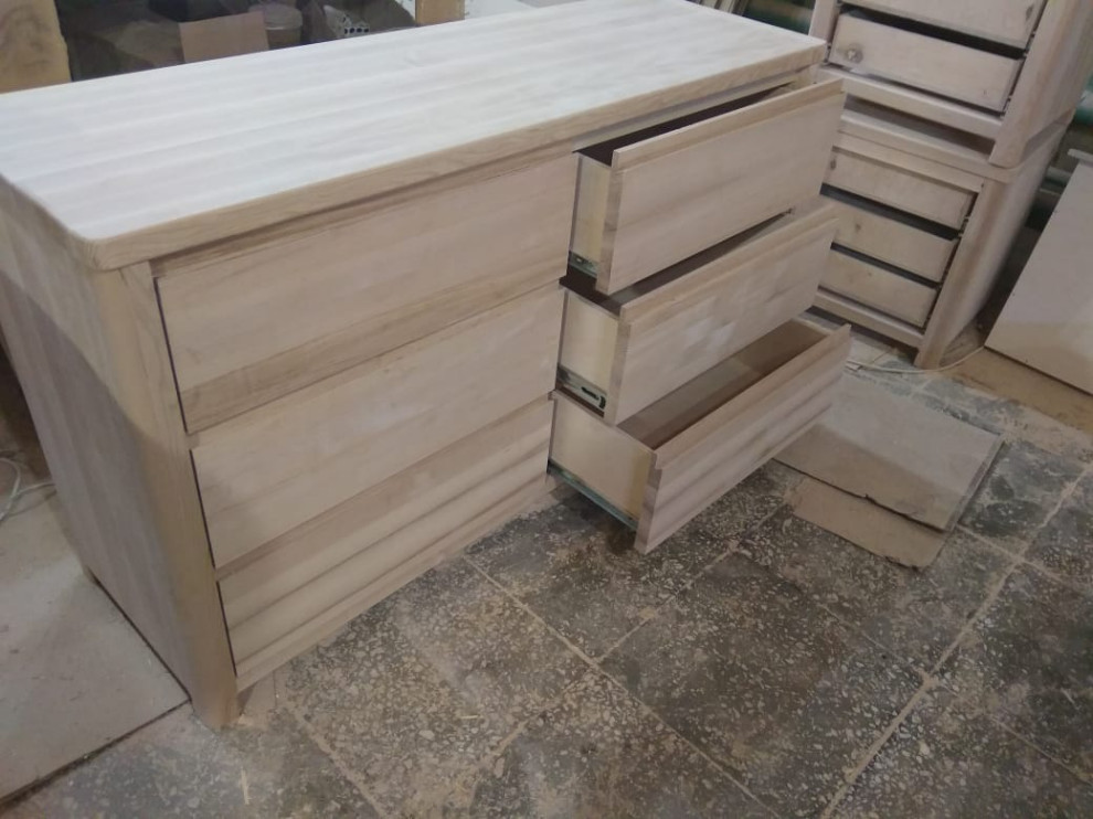 Комод из массива бука