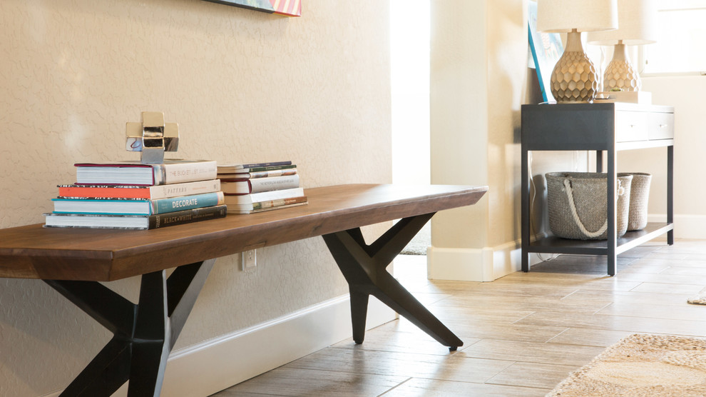Transitional entryway photo in Phoenix