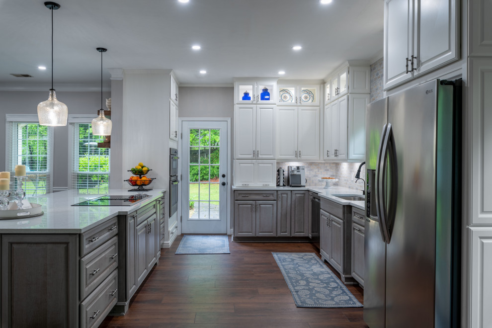 Inspiration for a transitional home design remodel in Atlanta