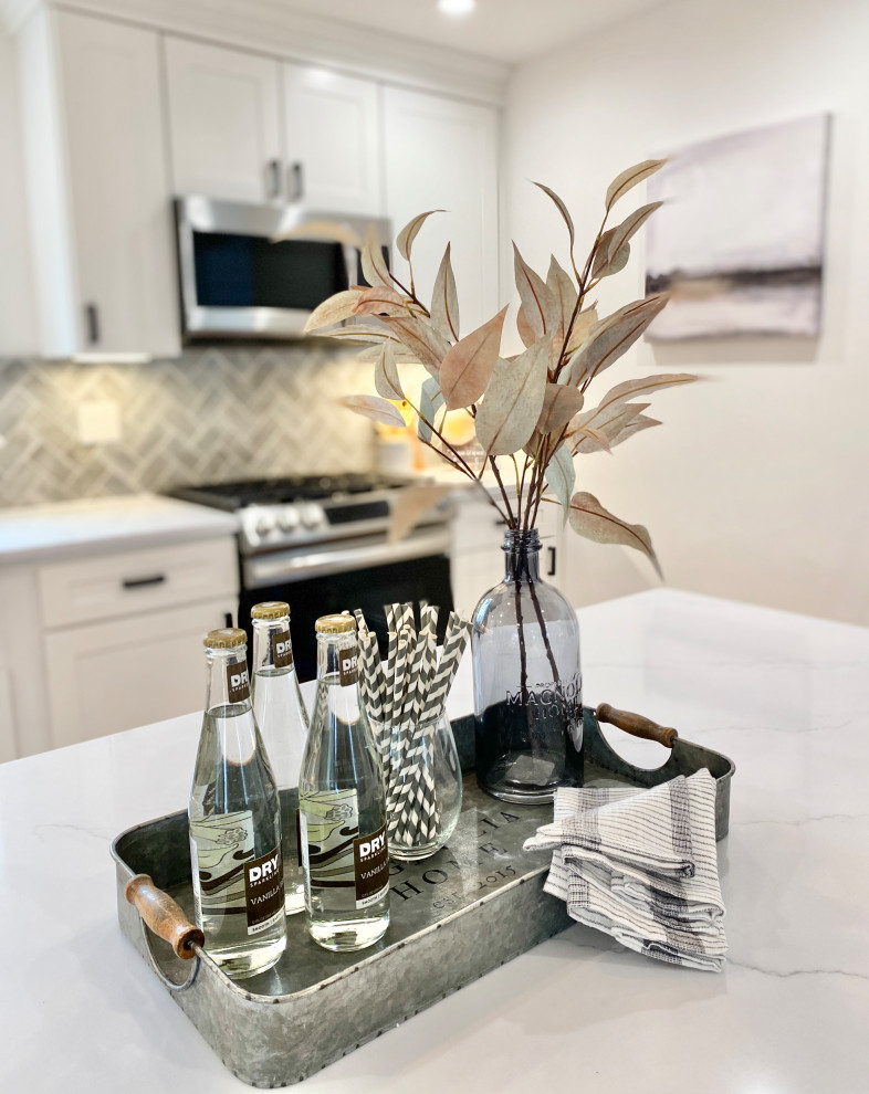 Example of a transitional kitchen design in Boston