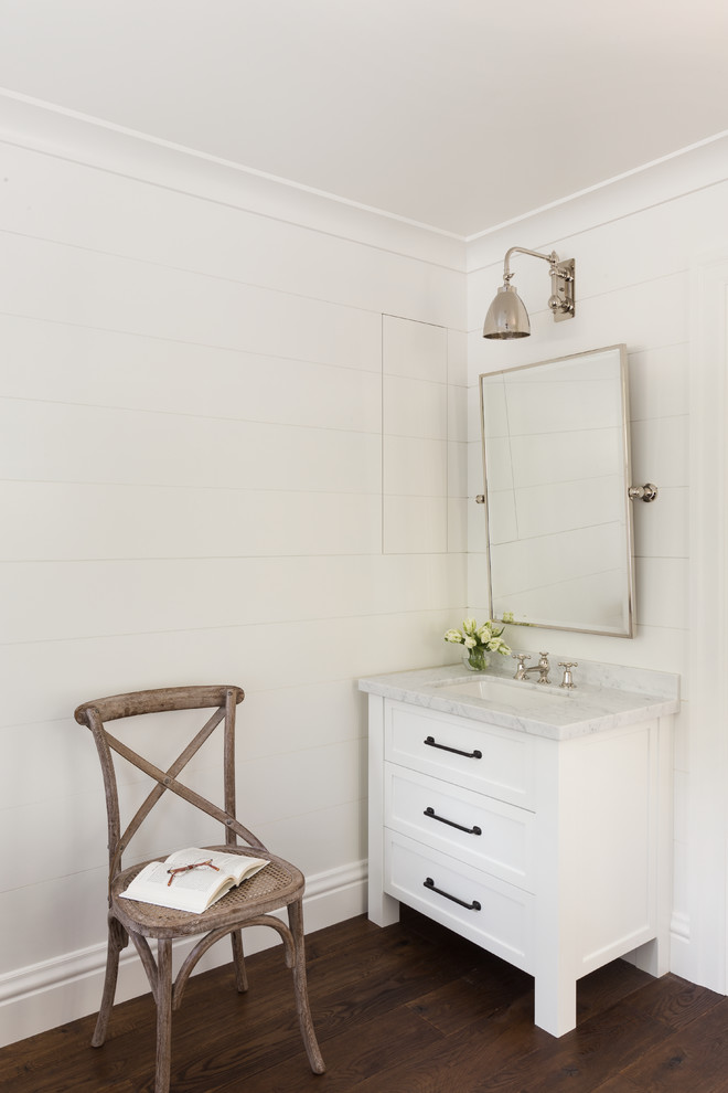 Example of a mid-sized cottage home design design in San Francisco