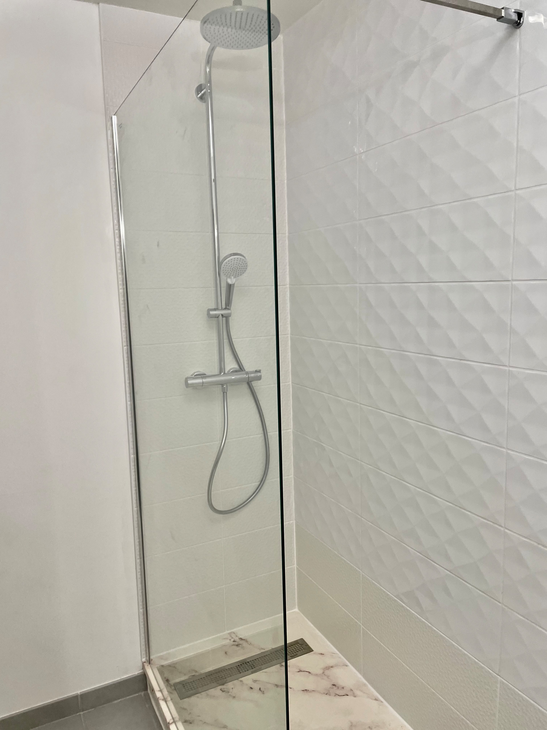 Salle d'eau attenante à la chambre parentale