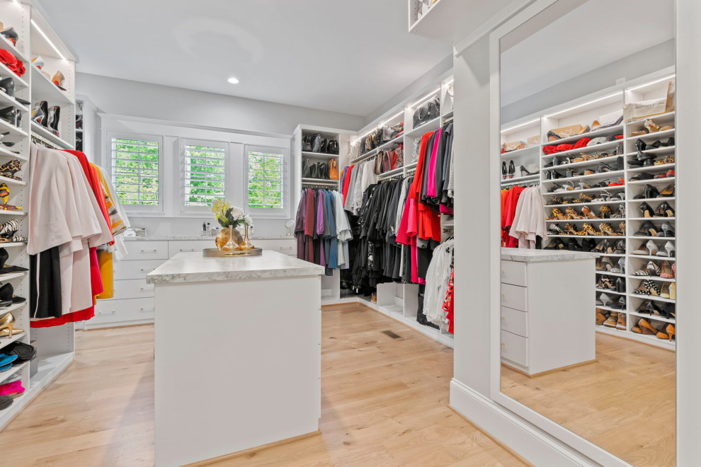 This is an example of a modern storage and wardrobe in Richmond.