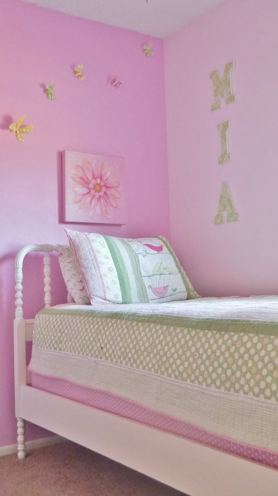 This is an example of a traditional kids' room in Albuquerque.