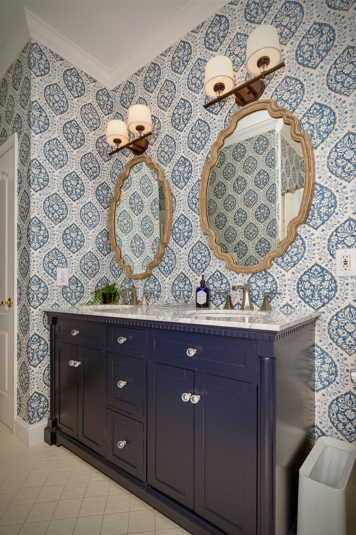 Hall Bathroom - Colorful & Inviting
