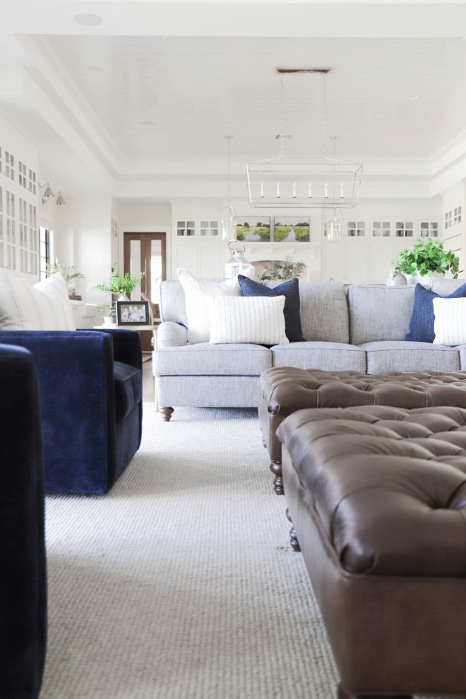 Transitional home design photo in Phoenix
