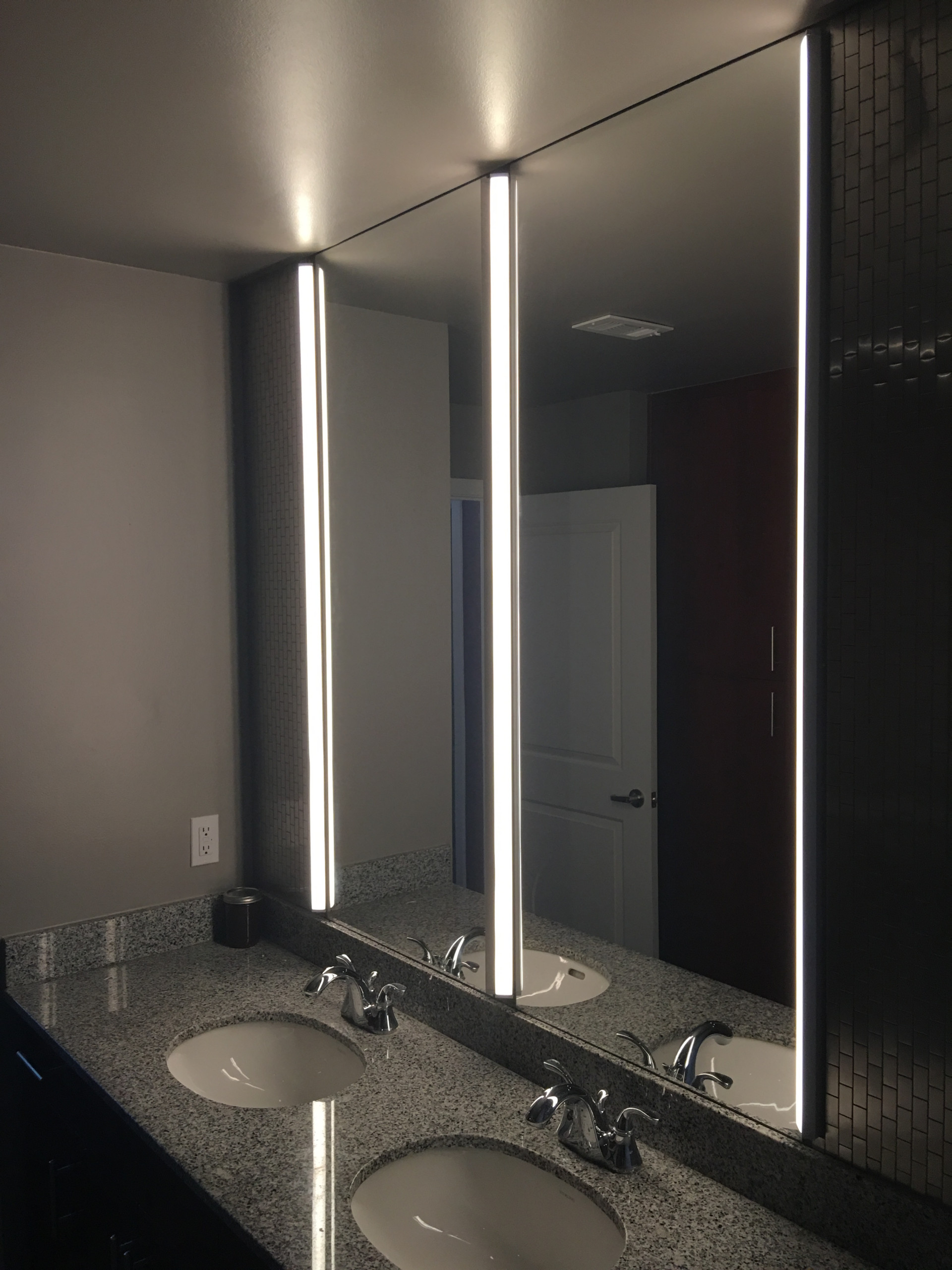 LIGHT FITTED MIRRORS