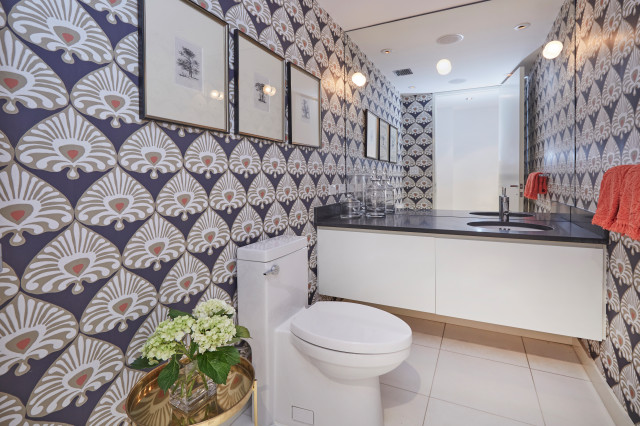 Downtown Condo Refresh trendy-lille-badevaerelse