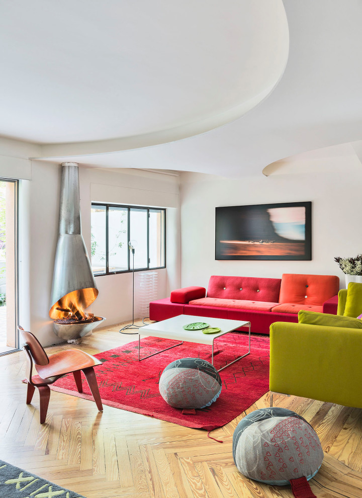 Inspiration for an eclectic living room in Madrid.