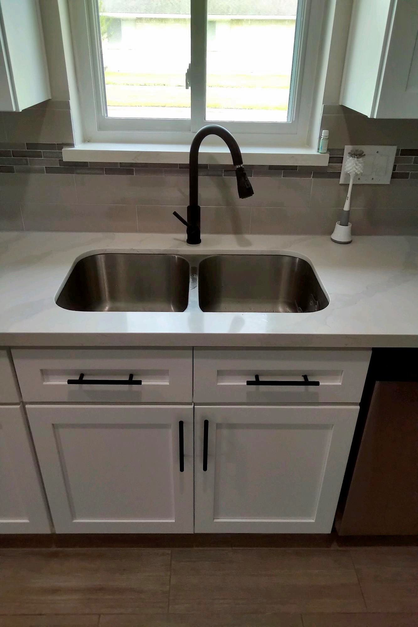 Contemporary white Shaker Kitchen with white quartz countertop