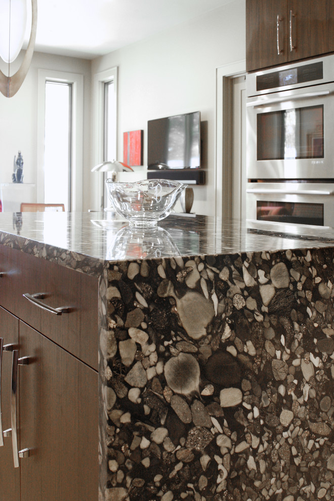 Minimalist kitchen photo in Atlanta