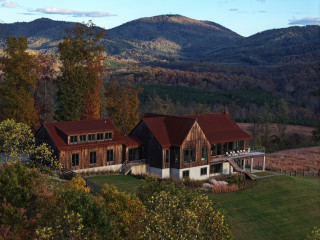 Blue Ridge Mountain House for Generations to Enjoy (17 photos)
