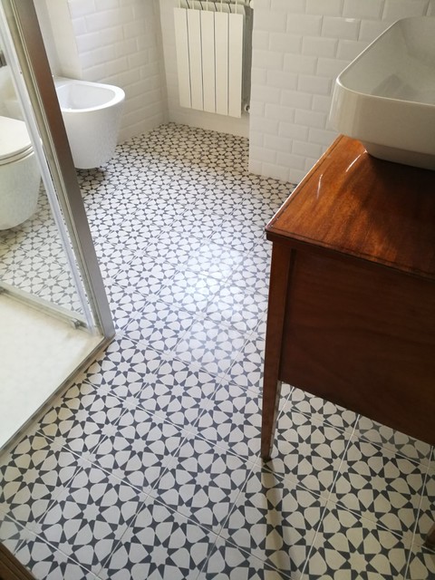 Cementine Arabesque - bianco e nero klassisch-badezimmer