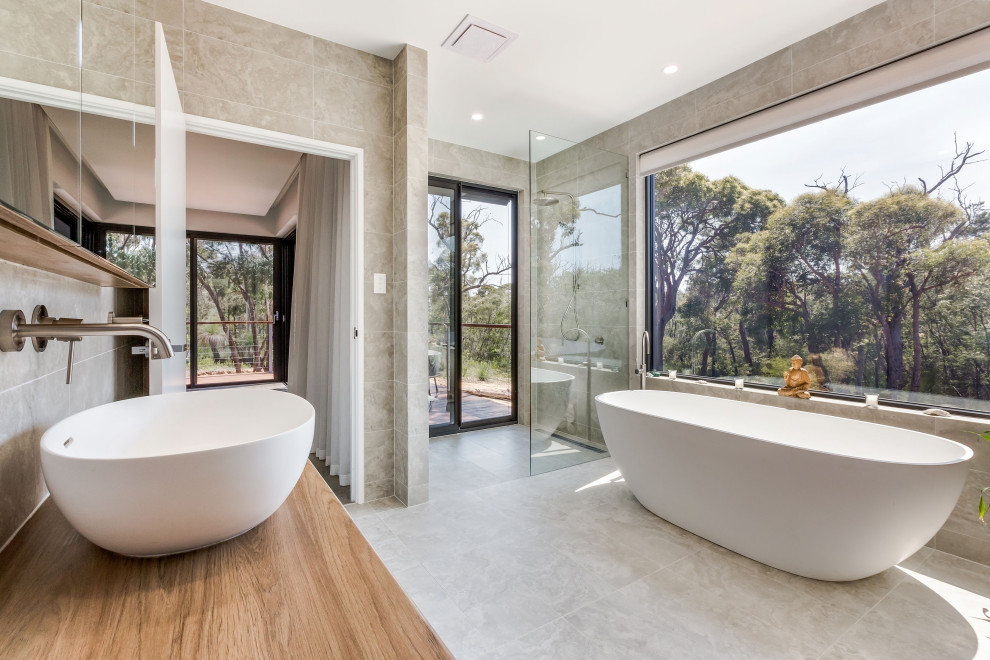 This is an example of a midcentury bathroom in Perth.