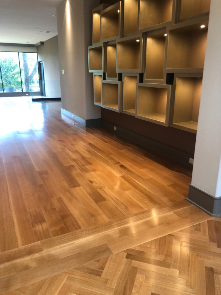 Example of a large transitional home design design in Dallas
