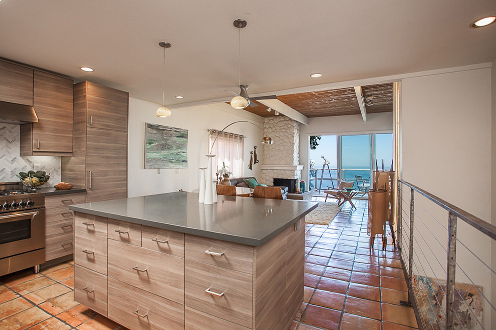 Inspiration for a mid-sized midcentury kitchen in Orange County with terra-cotta floors.