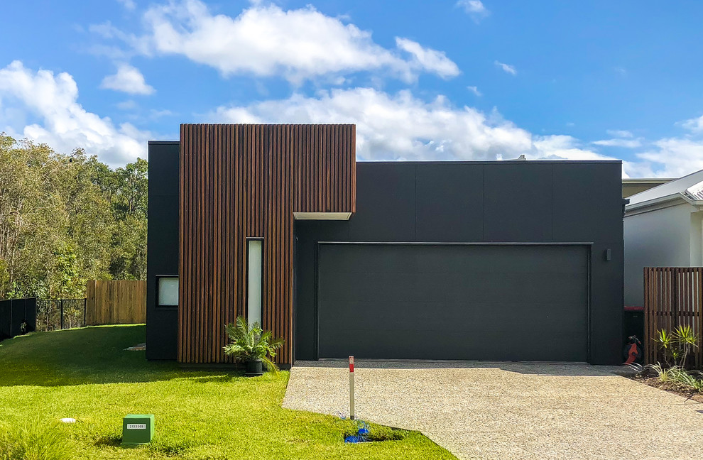 Inspiration for a modern exterior in Sunshine Coast.