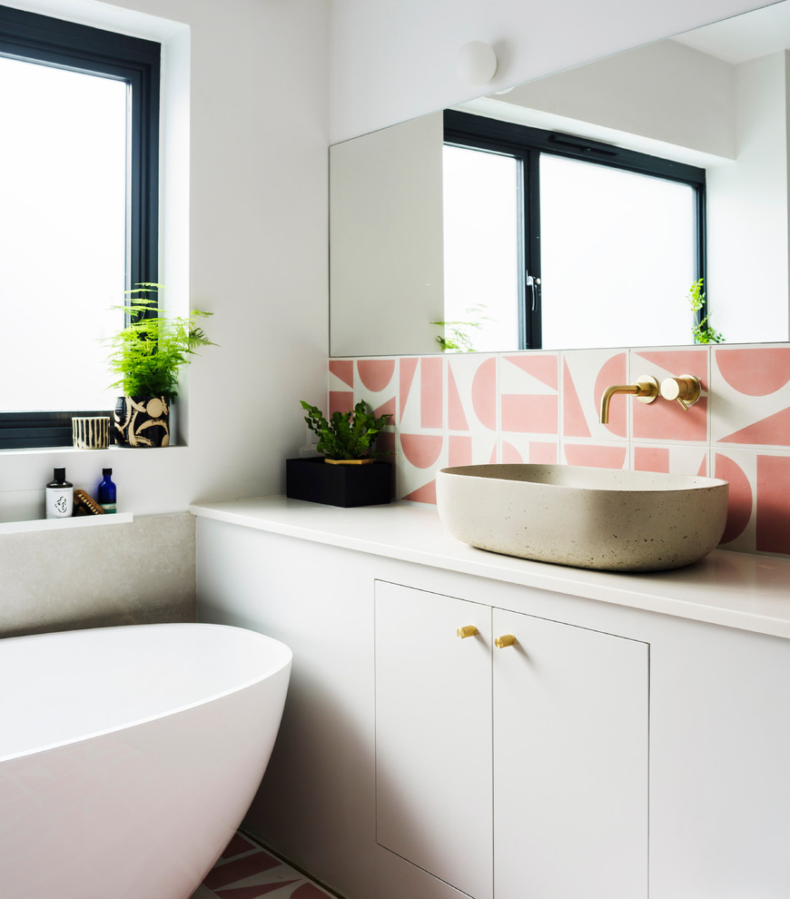 Design ideas for a scandinavian bathroom in Other.