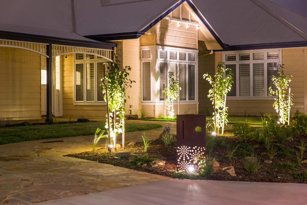 This is an example of a mid-sized contemporary front yard partial sun garden in Melbourne with gravel.