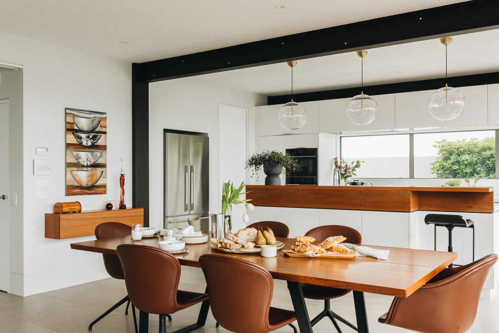Photo of a contemporary dining room in Wellington.