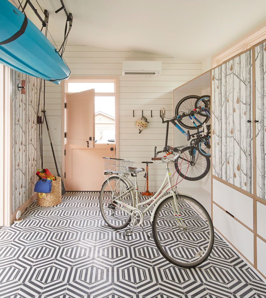 Bild på en minimalistisk garage och förråd