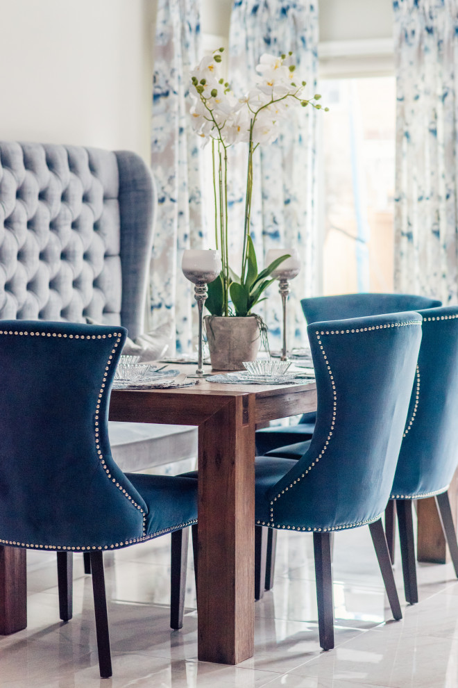 Transitional home design photo in Toronto