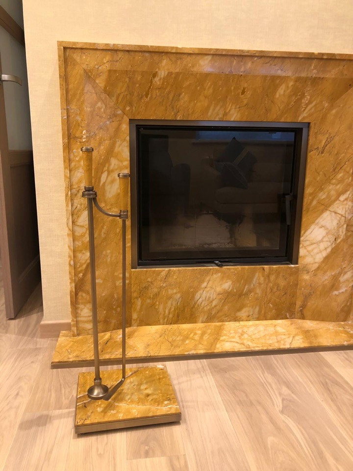 Современный камин-рама из мрамора Giallo Siena