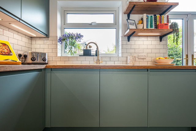Handleless Kitchen: Blue & Bamboo trendy-koekken