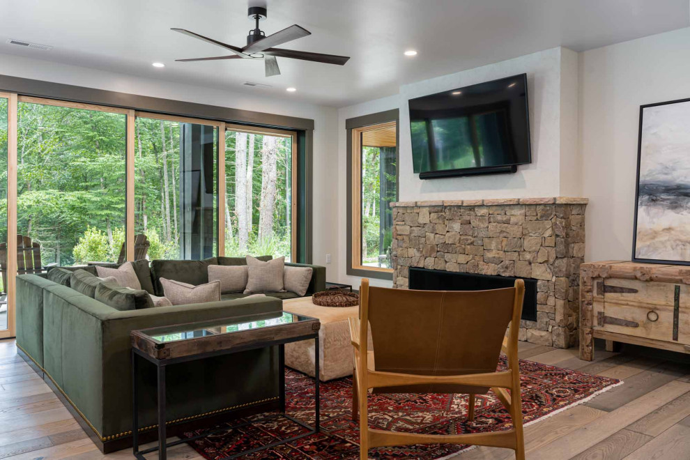 Living room - mid-sized transitional living room idea