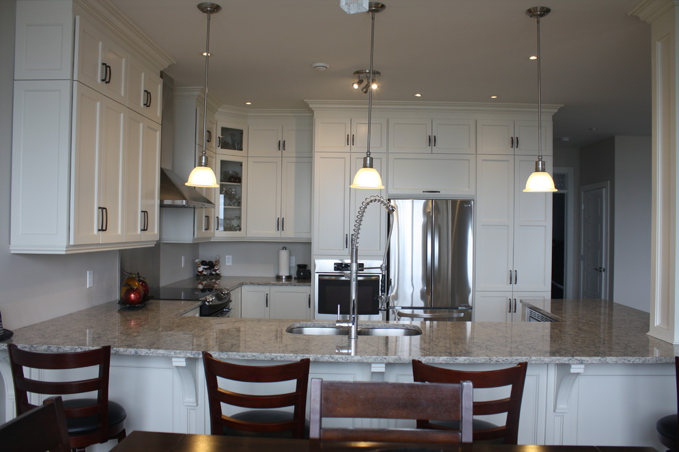 Large transitional kitchen photo