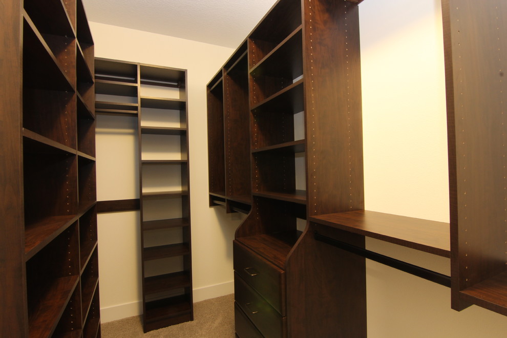 Transitional closet photo in Cedar Rapids
