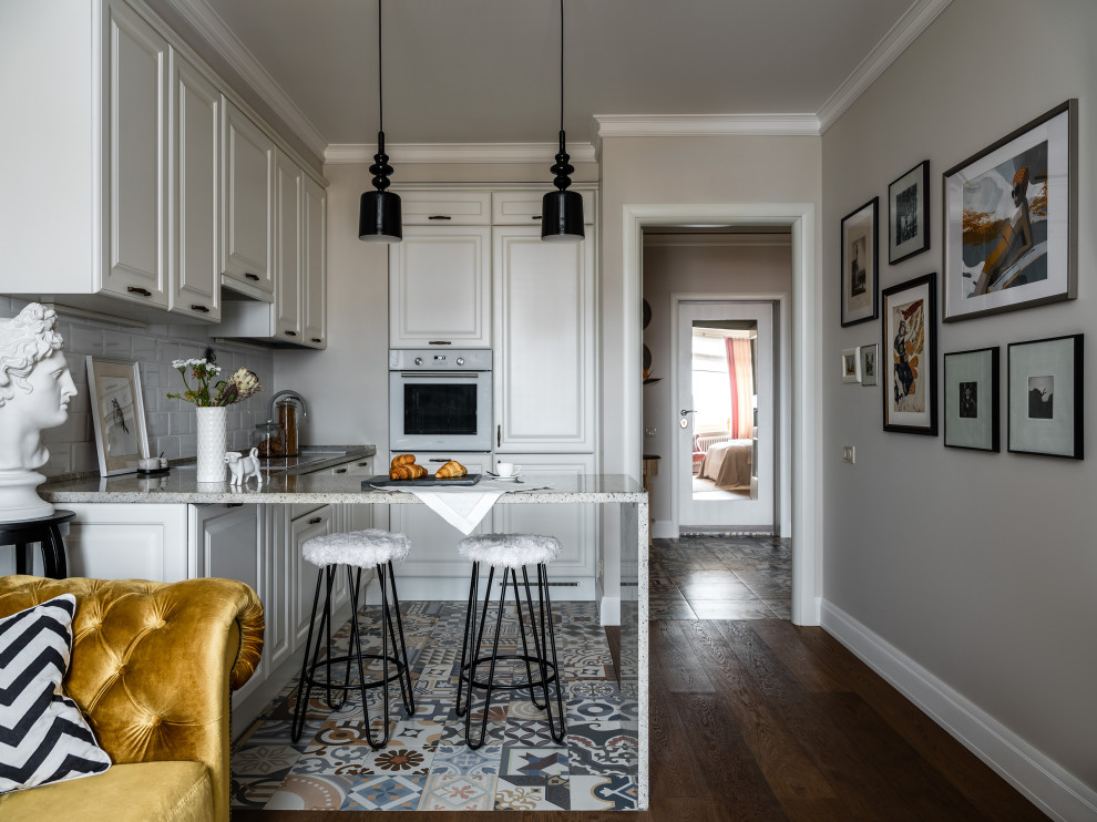 Гостиная-кухня. Вид на прихожую.