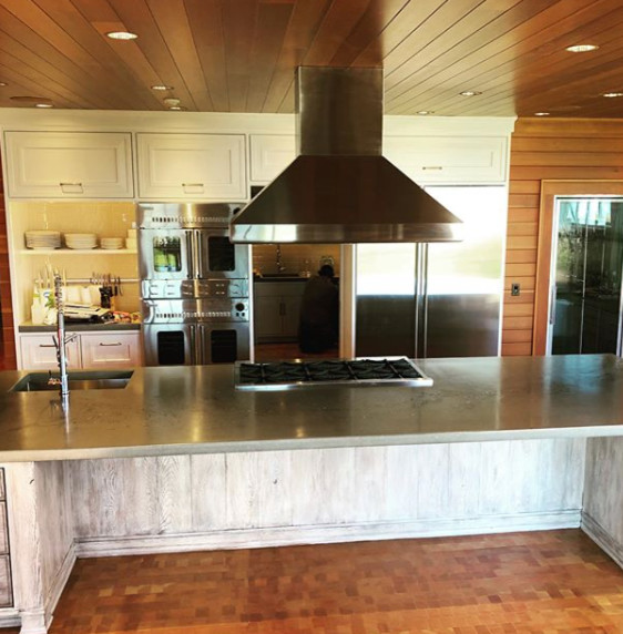 Kitchen - kitchen idea in Seattle