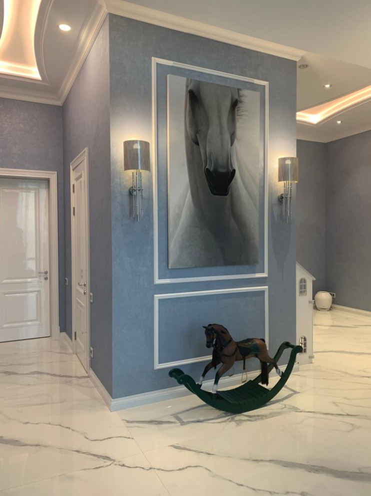 Отделка квартиры штукатуркой перламутровый песок в благородном голубом оттенке