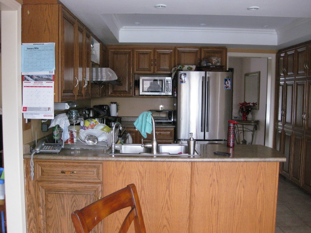 Inspiration for a transitional kitchen remodel in Toronto