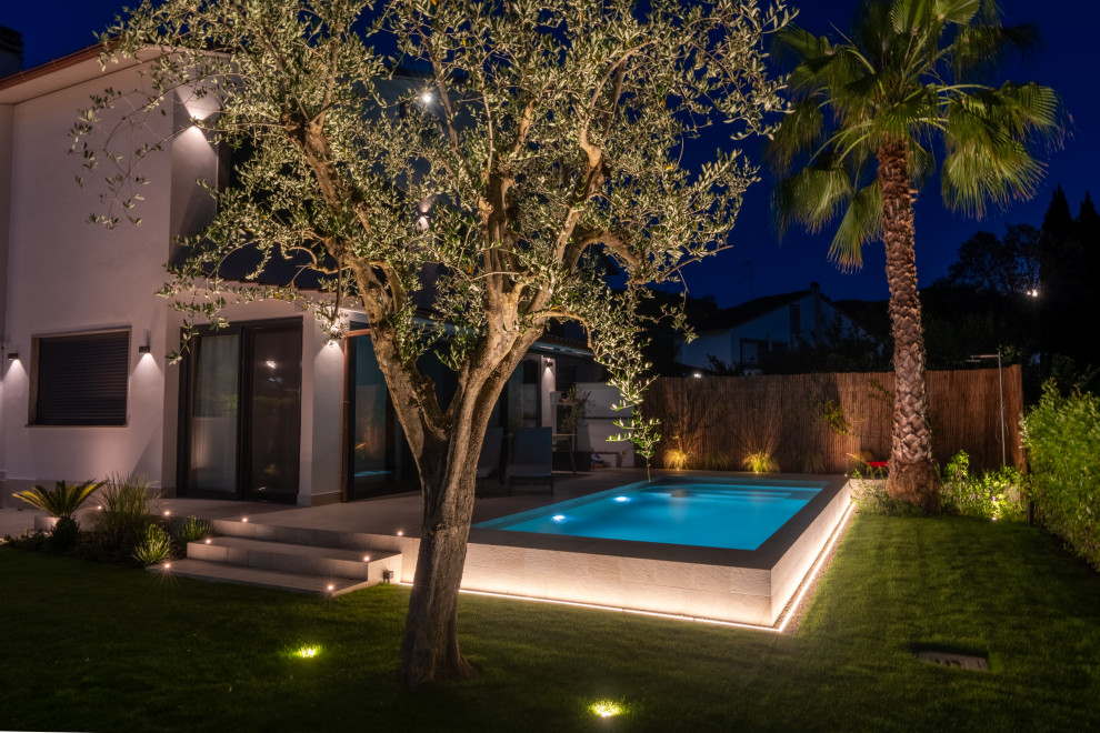 Villetta con piscina e progettazione illuminazione
