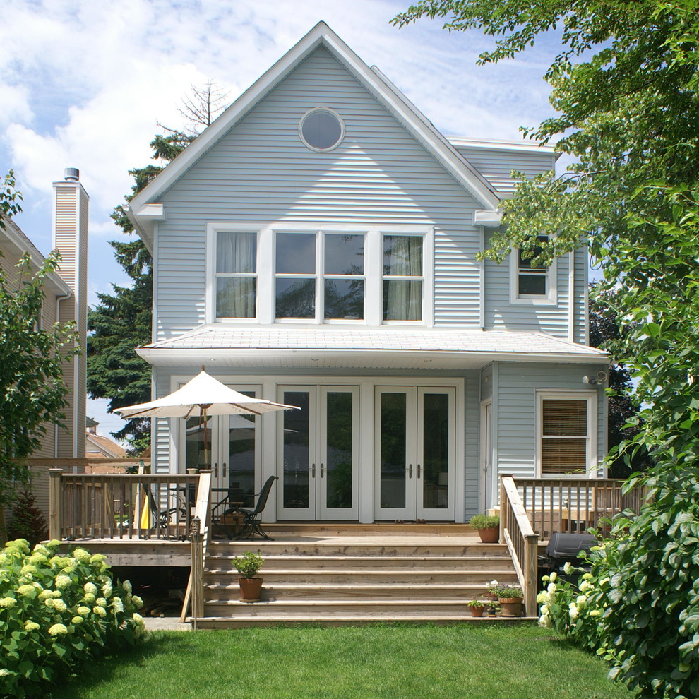 Inspiration for a transitional exterior home remodel in Chicago