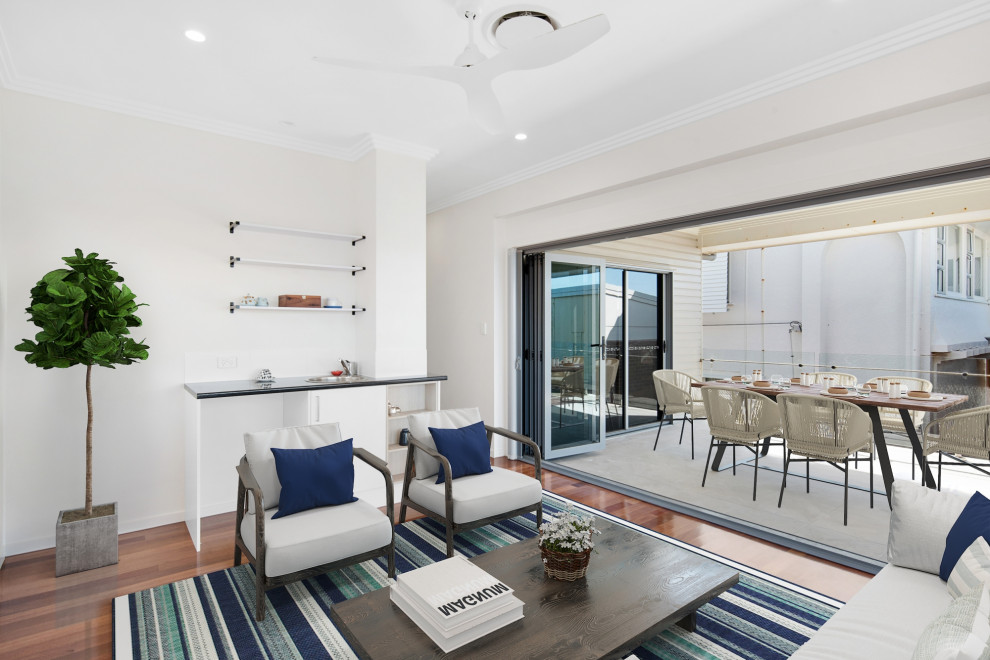Mid-sized modern living room in Brisbane.