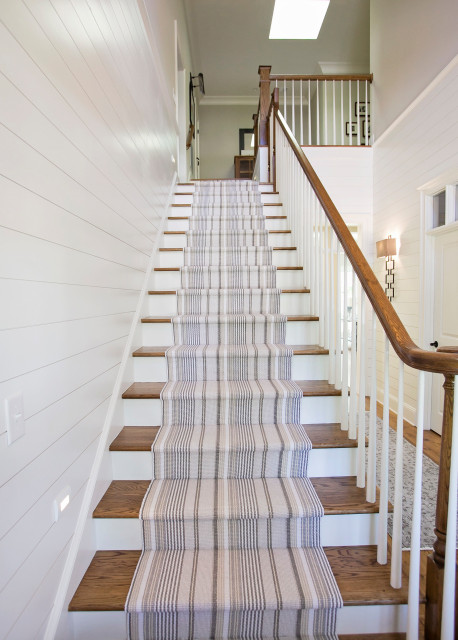Bachelor Haven klassisch-modern-treppen