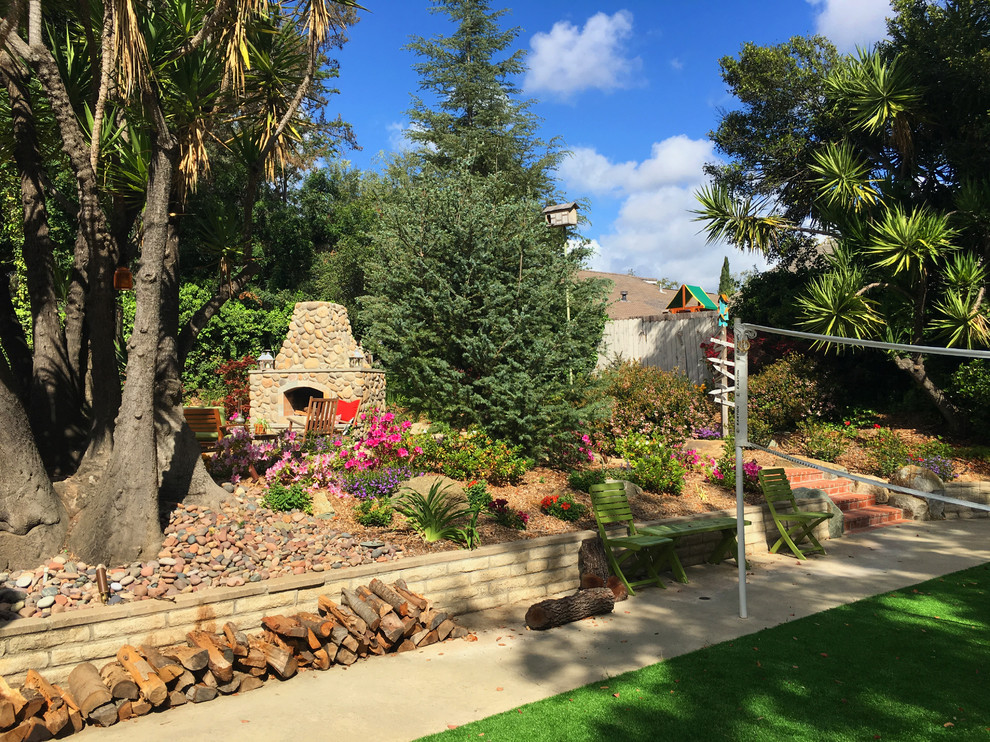 Photo of a rustic landscaping in San Diego.