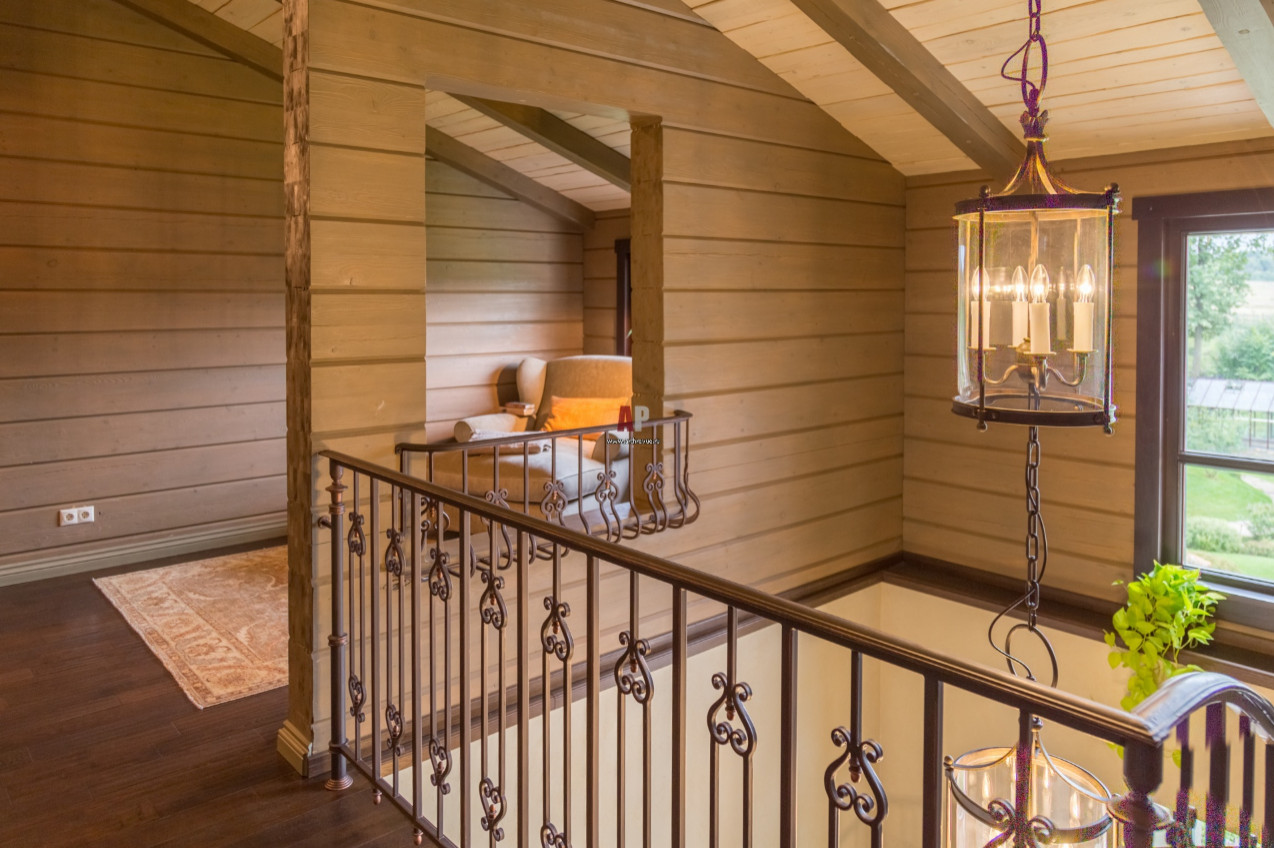 Дом на крутом склоне